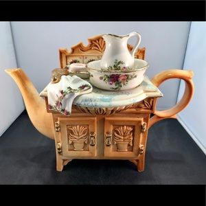 Royal Albert Old Country Roses Washstand Teapot